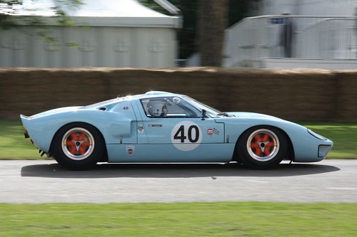 800px-gulf_ford_gt40_goodwood1-500x333